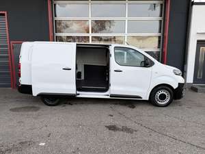 Nouvelle fourgonnette Toyota Pro Ace L2 avec climatisation et régulateur de vitesse, 3 places, boîte de vitesses manuelle, fourgonnette de livraison de type boîte - Product Image 4