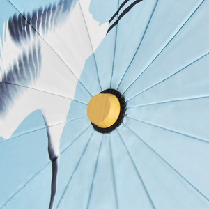 Vente en gros parapluie pliant personnalisé 16 nervures en aluminium protégé contre les UV style chinois classique voyage manuel coupe-vent manche en bois de pluie - Product Image 2