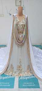 NOUVEAU DERNIER & BELLE BRODERIE ZARI SUR ROBE CAFTAN BLANCHE AVEC TRAIL AVEC ORNÉ DE PERLES DE VERRE, PIERRE, DABKA WORK @ 2024 - Product Image 2