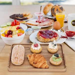 Plateau de service en bois d'acacia de luxe fait à la main, design moderne, finition polie, taille et forme personnalisables pour un usage domestique et en restaurant - Product Image 1