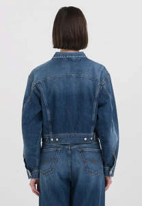 Veste Denim Personnalisée de Dernière Qualité Bleu Foncé pour Femmes Fermeture Bouton dans la Poche Poitrine Conçue pour les Femmes Confort en toutes Saisons - Product Image 2