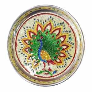 Assiettes rondes de service en laiton pur, de haute qualité, pour restaurants et hôtels, avec motif de paon gravé - Product Image 1