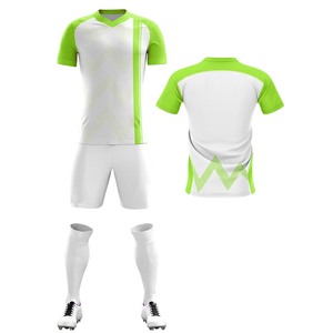 Ensemble de maillots et shorts de football personnalisables par sublimation, 100 % polyester, respirant, séchage rapide, design de maillot ajusté, équipement de football - Product Image 3