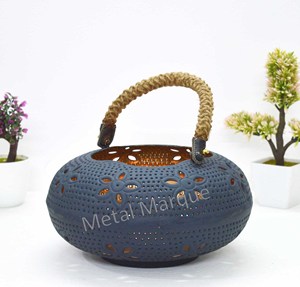 Lanterne à bougie en métal bleu marine moderne de grande taille, lanterne suspendue pour jardin, porte-bougie artisanal, lanterne vide pour la maison, extérieur, pour mariage - Product Image 1