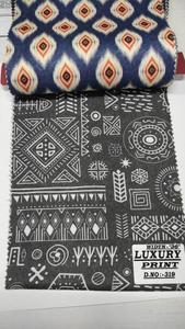 Tissu léger en satin imprimé Giza avec sensation soyeuse idéal pour les tenues de créateurs et la mode de luxe confortable - Product Image 5