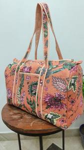 Bolsa de lona acolchada de algodón estampada hecha a mano con estampado floral naranja | Weekender Durable Sport Gym & Travel Bag - Product Image 4