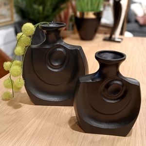 Vase à fleurs en métal de luxe de couleur noire Vase de table décoratif pour maisons et hôtels avec lot de 2 vases à fleurs en aluminium au design de luxe - Product Image 4