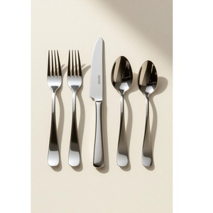 Ensemble de couverts en acier inoxydable finition argentée, où la beauté intemporelle rencontre une force supérieure pour les cuisines et les événements d'élite - Product Image 1