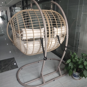 Silla Colgante Doble con Soporte, Cesta Colgante de Ratán Resistente a la Intemperie para Jardín y Patio - Product Image 4