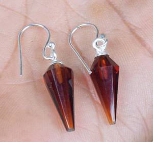 Boucles d'oreilles pendantes mignonnes en argent sterling plaqué or avec quartz grenat, bijoux faits à la main, pierre de naissance de janvier, cadeau de fête pour femme - Product Image 1