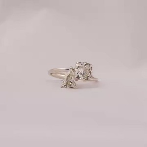 Anillo de compromiso de lujo clásico de oro macizo de 14 quilates certificado por IGI con triángulo y Cojín cuadrado corte diamante cultivado en laboratorio para niñas - Product Image 1