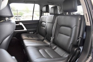 Toyota Land Cruiser SUV 2020, 8 Asientos, Interior de Cuero, Faros LED, Neumáticos R20, Transmisión Automática - Product Image 3