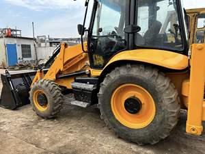 Chargeuse-pelleteuse compacte JCB 4CX d'occasion 4x4 75KW Gear Drive Roue avant Godet Machines de construction avec roulement Huade Bearing - Product Image 3