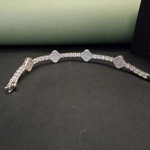 Pulsera de diamantes con diseño de flor única de diamante de corte redondo en oro macizo de 14kt para cada ocasión - Product Image 3