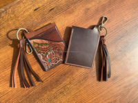 Nouvel arrivage Porte-cartes ATM en cuir véritable à motif floral Étui élégant et mignon Petit porte-cartes à pompons de la mode occidentale avec porte-clés
