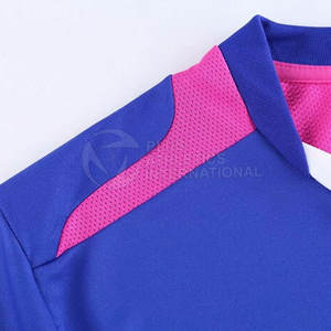 ชุดทีมฟุตบอลชายพิมพ์ลายตัวหนาและกางเกงขาสั้นเข้าชุดสำหรับฟุตบอลของสโมสรลีกมีสีกำหนดโลโก้ได้เอง - Product Image 3