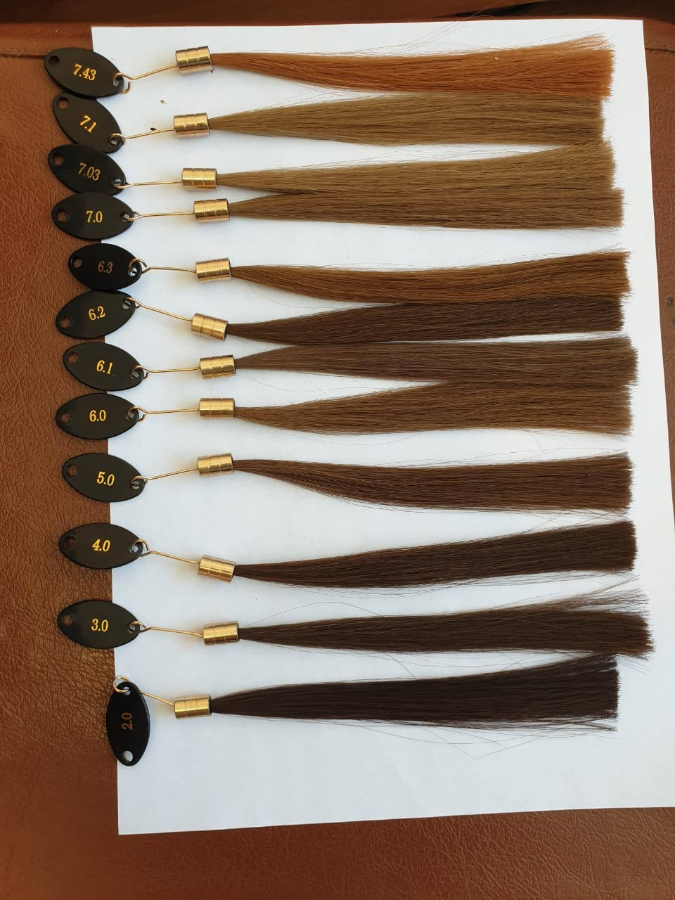 สีน้ำตาล