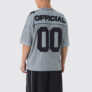 Chemise à col en V en maille inspirée du streetwear Cool & Casual col en V Mesh Boxy Fit TopMesh Perfection V-Neck Oversized Tee - Product Image 2