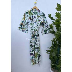 Robe kimono ample en coton à imprimé floral, style demoiselle d'honneur, avec motifs imprimés au bloc - Product Image 2