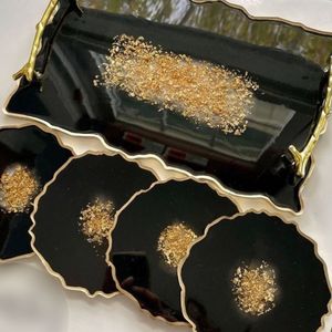 Notre plateau en agate en résine combine l'art de la résine de qualité supérieure avec un design d'inspiration antique, créant un - Product Image 6