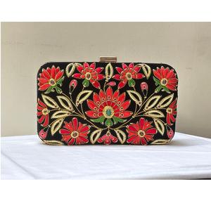 Nouvelle collection de pochettes pour femmes en soie et Zari Taille du sac Pochette brodée 8x5 pouces à un prix abordable - Product Image 1