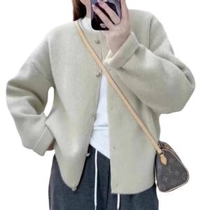 Suéter versátil de algodón 100% de un solo pecho para mujer, botón bordado, tejido holgado para invierno, ropa informal, frente sólido - Product Image 5