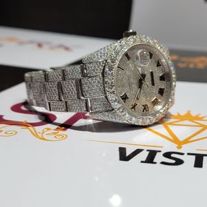 Montre de luxe à quartz ronde avec diamants, chiffres romains audacieux, bracelet en acier inoxydable entièrement pavé, résistance à l'eau 10 bars, bracelet entièrement serti - Product Image 2