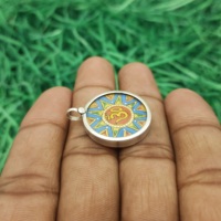 Pendentif avec cadres en verre en argent 925 avec oeuvre artisanale Om Mantra Bijoux uniques peints à la main Pendentif de peinture spirituelle