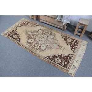 Alfombra Vintage de 2.8x6.3 pies, Alfombra Turca Oriental de Lana Marrón y Blanca - Product Image 4