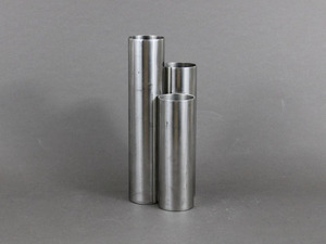 Jarrón grande de aluminio con acabado plateado para interiores de casas elegantes y un lujoso estilo floral - Product Image 5