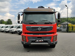 Camión Plataforma Elevadora Telescópica VOLVO FMX 460 Rojo Usado 2019 para Trabajos Aéreos en Altura y Mantenimiento de Infraestructuras - Product Image 2