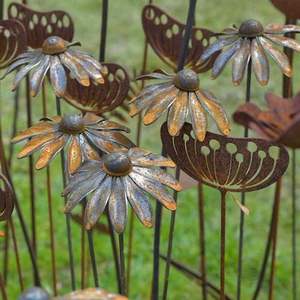 Piquets de jardin en métal à motifs floraux, parfaits pour guider l'aménagement du jardin avec des motifs floraux disposés sur les espaces de vie extérieurs - Product Image 4