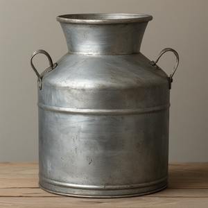 Bidon de lait galvanisé fabriqué à la main rustique classique avec une forme forte parfait pour les cuisines café de jardin extérieur et intérieurs antiques - Product Image 3