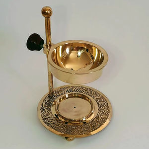 Soporte de incienso ritual de latón tradicional con base grabada de cuenco suspendido y diseño adornado - Product Image 1