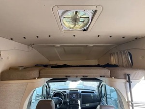 Caravana Usada Winneb-a-g-o V-i-e-w 24D 2018, Casa Rodante, Remolque de Viaje - Product Image 2