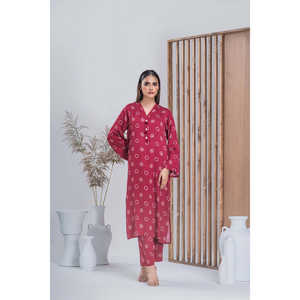 Ensemble coordonné 2 pièces en crêpe imprimé bordeaux pour femme - Tenue décontractée avec short - Disponible en tailles XS, S, XL, XXL - Product Image 5