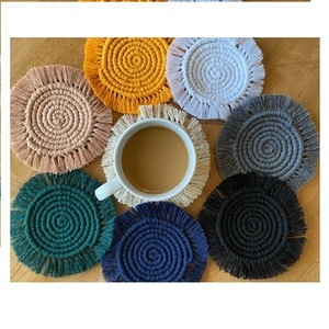 Posavasos redondos de macramé de inspiración Bohemia hechos a mano 100% algodón esteras y almohadillas de la mejor calidad precio al por mayor en India - Product Image 1