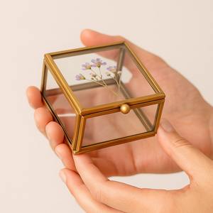 Boîte à bijoux classique élégante en verre métallique de style antique avec des caractéristiques décoratives exquises pour un rangement de bijoux intemporel - Product Image 6