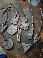 En gros personnalisé forgeron forgé à la main Troll Croix Viking pendentif collier amulette médiévale pendentif en fer avec haut torsadé