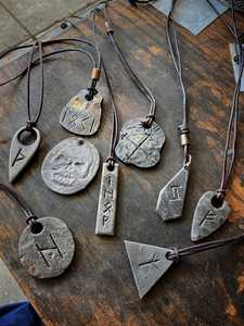 En gros personnalisé forgeron forgé à la main Troll Croix Viking pendentif collier amulette médiévale pendentif en fer avec haut torsadé - Product Image 3