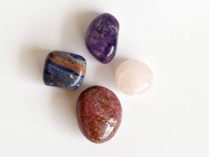 Set de Regalo de Piedras Preciosas Naturales Ecológicas de Primera Calidad, Kit de Cristales con Intención de AMOR para Relaciones, Autoestima y Emociones - Product Image 5