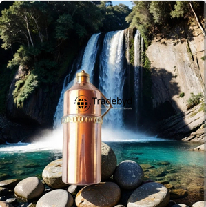 Bouteille d'eau de santé holistique Tradebyd bouteille en cuivre conçue pour les rituels de désintoxication et l'équilibre naturel du corps - Product Image 5