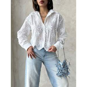 Blusa y Camisa Bordada para Mujer, Diseño Elegante y Personalizable para Mayor Comodidad y Estilo - Product Image 2