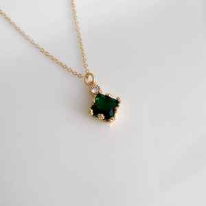 Collar con Dije de Filigrana Vintage Chapado en Oro de 14k y Plata de Ley 925 con Joya Verde Esmeralda, Elegante Regalo Estilo Bridgerton - Product Image 4