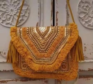 Bolso de Mano con Bordado de Seda Hecho a Mano, Decoraciones de Perlas y Cuentas, Diseño Floral, Cierre de Cremallera Resistente, Logotipo Personalizado, Empaque de Alta Calidad - Product Image 2