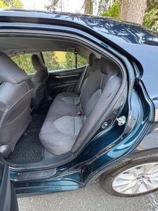 Camry berline d'occasion en excellent état, modèle 2020, transmission automatique, 2.5L, traction avant - Product Image 3