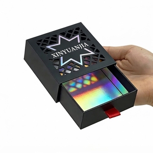 Boîte à parfum carrée haut de gamme |   Emballage en carton écologique de luxe recyclable avec laminage mat, gaufrage et doublure en éponge – Vietnam - Product Image 1