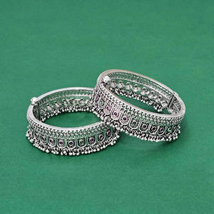 Compre brazaletes de calidad de exportación hechos a mano con revestimiento oxidado - Product Image 1