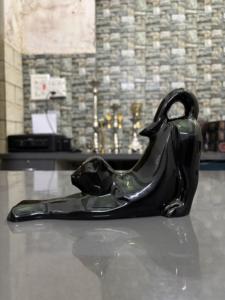 Urne en aluminium en forme de chat noir et blanc pour la conception de statue commémorative de cendres d'animaux de compagnie pour les restes de crémation fournitures funéraires - Product Image 3