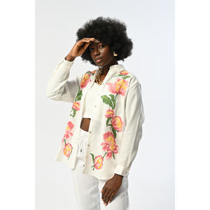 Camicia Oversize da Donna con Motivo Floreale Rosa in Colore Ecru - Product Image 2